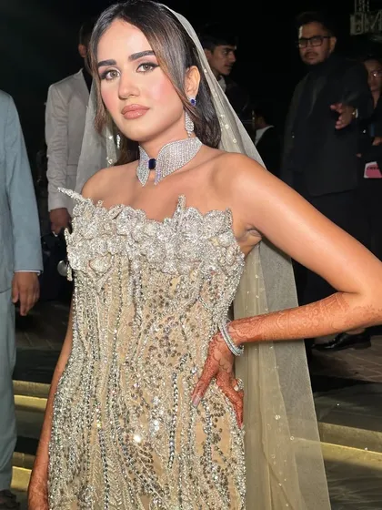 A red carpet look for this beautiful bride. Her silver gown is paired with a soft, smoked liner and a nude lip for a truly glamorous and sophisticated feel.