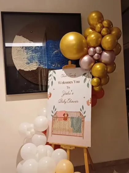 A different view of the welcome easel, showing the custom illustration and balloon arrangement.