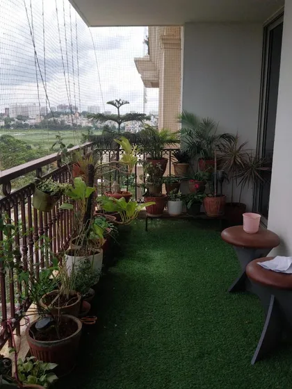 We transformed this standard apartment balcony into a lush, green retreat. We installed durable artificial turf for a maintenance-free lawn effect and lined the railing with a variety of potted plants, creating a private oasis with a view. This setup is perfect for enjoying your morning coffee or relaxing in the evening.