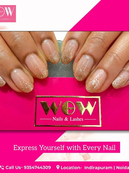 A beautiful gold glitter ombré on elegant, almond-shaped extensions. This is a classic party look that is always in style.