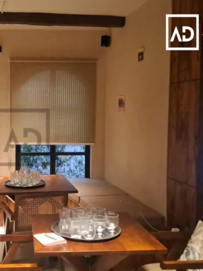 The natural texture of these woven bamboo blinds adds an earthy and relaxed feel to this cafe space. They gently filter sunlight, creating a warm and inviting ambiance for customers.