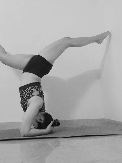 A split-leg variation against the wall in Pincha. This is a great way to work on both flexibility and inversion strength simultaneously.