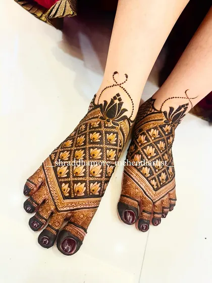 This is one of my favorite lotus designs for feet. The repeating diamond pattern filled with lotus buds creates a stunning jaal effect, while the bold lotus at the ankle provides a beautiful focal point.