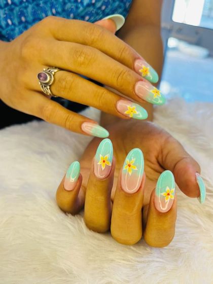 Bright and cheerful, this design is perfect for spring or summer. It features hand-painted yellow daffodils on a fresh, minty green base.