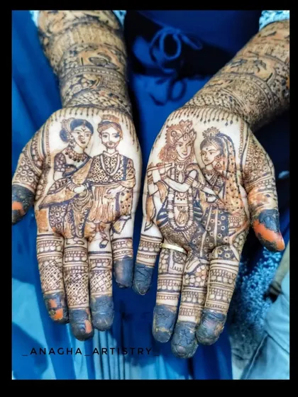 A close-up of the stained portraits. The details in the clothing and the expressions on the figures are preserved beautifully in the final stain.