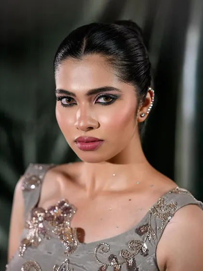 A striking close-up of the smokey eye and bold lip combination for the grey gown look.