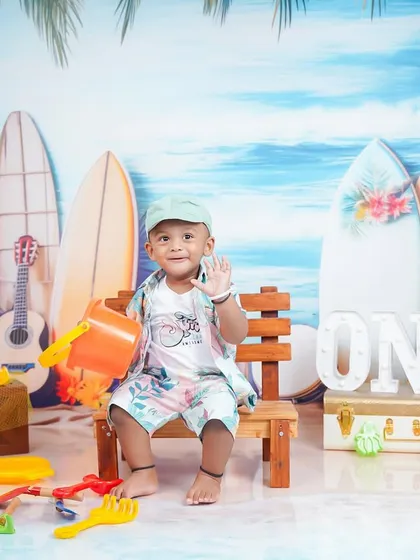 Waving hello from his beach paradise. I always aim to capture a variety of poses, from sitting and playing to interacting with the camera.