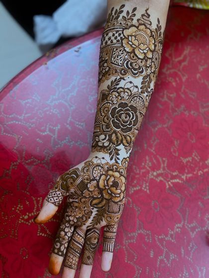Z4 Studios - Special Occasion Henna My Signature Florals (The 'Floral Queen') photo 9