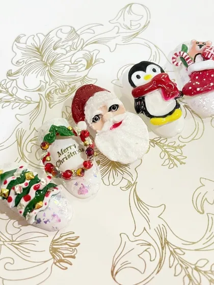 An adorable 3D Christmas nail art set. We teach you how to use acrylic and 4D gel to sculpt characters like Santa, penguins, and Christmas trees.