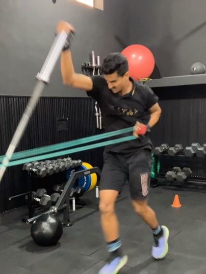 A landmine rotation with band resistance, adding an extra challenge to the core and improving control throughout the movement.
