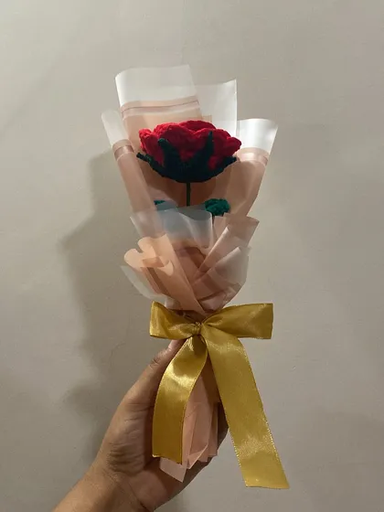 A still image of the single rose bouquet, a perfect example of a simple and sweet gift.