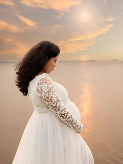 The golden light of the setting sun beautifully illuminates this expectant mother. A beach maternity shoot offers so many opportunities for breathtaking and artistic portraits.