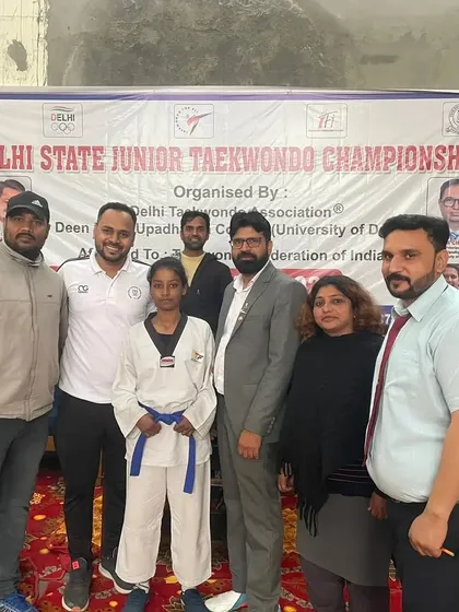 Celebrating a bronze medal win for Anjali Kushwaha at the 38th Delhi State Junior Championship.