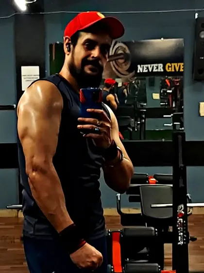 Another look at a dedicated arm workout. Consistency and focus during each session are what lead to long term muscle growth and definition.