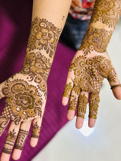 Another lovely floral design, this one with more delicate and spaced-out flowers for a lighter feel.