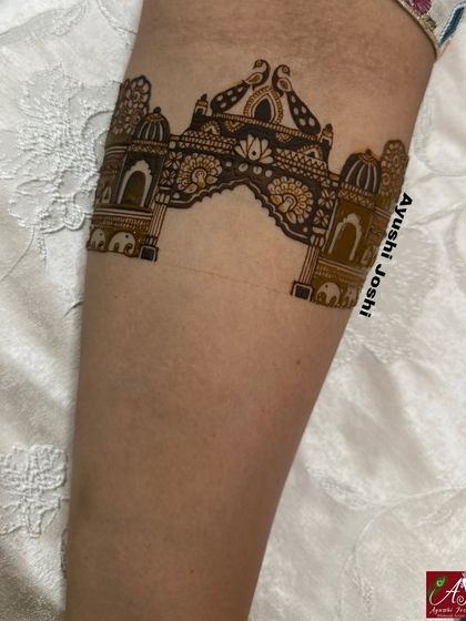 The completed outline of the palace gate from the previous image. Notice the clean lines and balanced composition, which we will practice extensively.