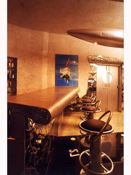 This bar counter is crafted from the wing of an abandoned aircraft. Our design gave this piece of wreckage a new life, transforming it into the focal point of a unique and sustainable commercial interior.