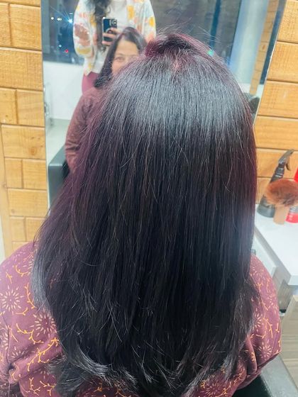 For this client, we went with a gorgeous, uniform global hair colour. This shade of deep burgundy gives her a sophisticated and bold new look.