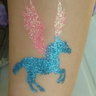 A beautiful Pegasus design with sparkling pink wings. This winged horse is another popular choice for unicorn and princess parties.