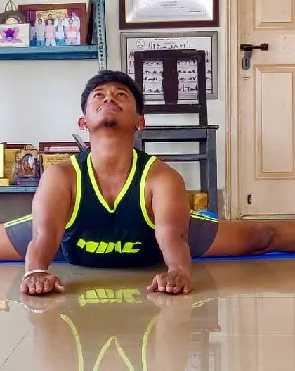 A variation of Samakonasana (Side Splits) practiced indoors. To achieve this, we work on hamstring and inner thigh flexibility, which improves the hip joints and overall physical structure.