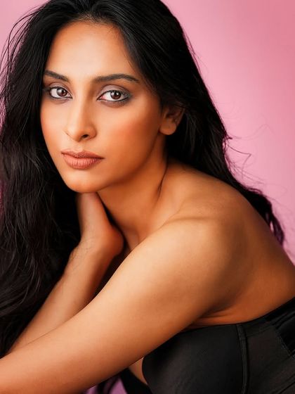 This striking headshot uses a classic lighting setup against a simple pink backdrop. We focus on achieving that perfect glow on the skin using a combination of Profoto and Aputure lights.