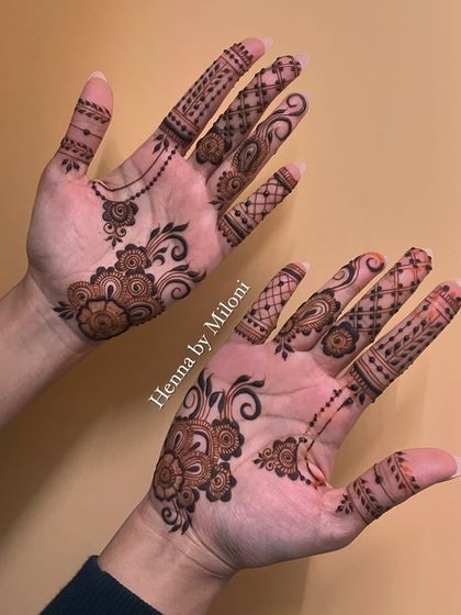 Another view of the minimal engagement design, showing the delicate and spaced-out patterns.