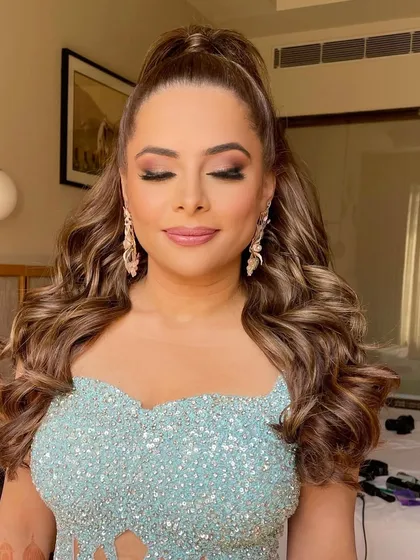 A close-up of the high ponytail, showing the texture and height at the crown that gives this style its glamorous feel.