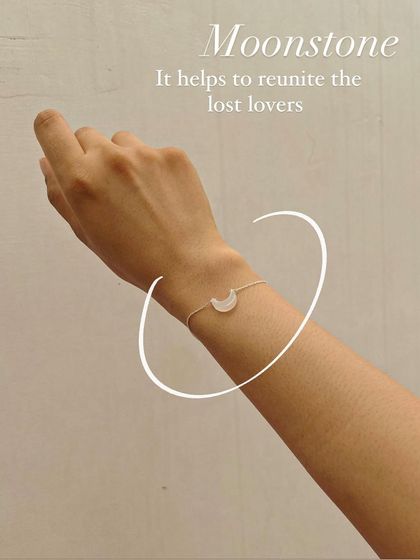My 'ádhvaya' White Moonstone Luna bracelet is a beautiful piece for reuniting lost lovers and bringing good fortune.