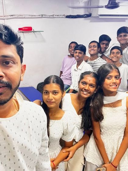 More smiles from our White-themed day, a beautiful and serene celebration.