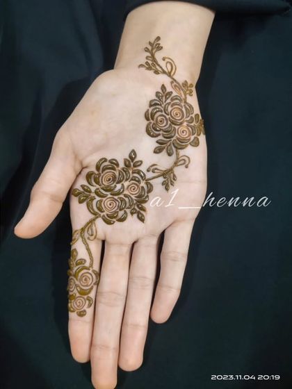 A delicate floral vine that trails beautifully along the hand.
