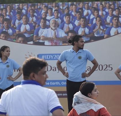 Dynamic Yoga Performances for Events photo 4