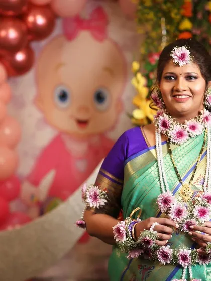 A full view of the baby shower look. The focus is on her happiness and glow, enhanced by a touch of makeup.