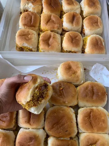 A close-up of a freshly made Kutchi Dabeli.