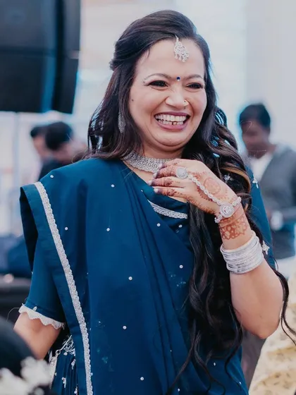 Matured skin makeup for my prettiest mumma. Her joy is everything. We kept her look classic and radiant for my wedding festivities. 💗