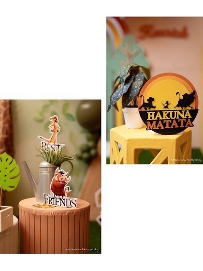 More details from our Lion King party, showing the 'Friends' and 'Hakuna Matata' signs that add a narrative touch to the decor, along with Pumbaa and Timon cutouts.
