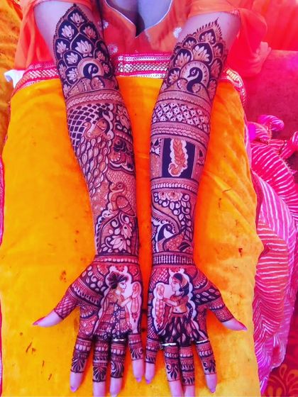 A unique design with the couple in a dance pose. The arms are filled with large, detailed peacock motifs, creating a very grand look.