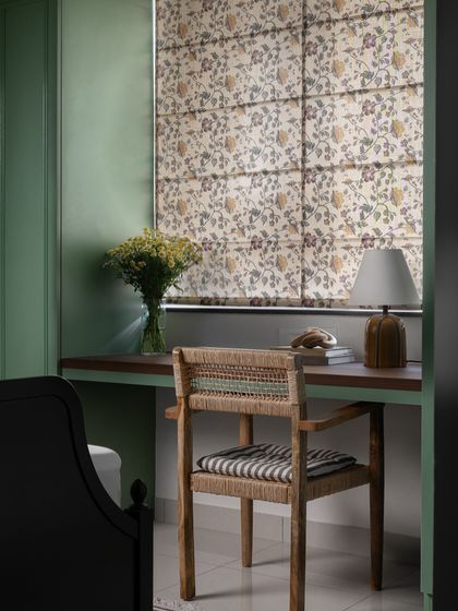 If there was ever a space that would make you want to study, it’s this one. Farmhouse-style inspired furniture, like the woven-back chair and floral roman blinds, brings life to this functional corner, transforming it into a statement nook.