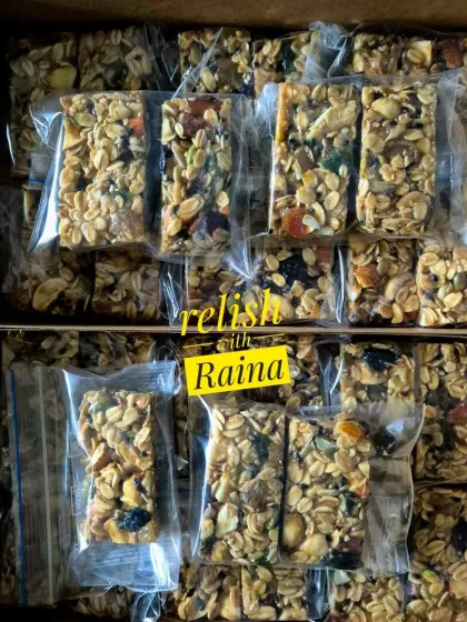 These two boxes are filled with my popular granola bars. They are fully customisable, so you can choose the ingredients and sweeteners you like best.