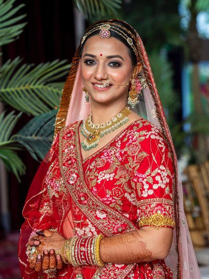 A beautiful outdoor shot where the natural light highlights her dewy skin. We used a soft kohl to define her eyes, making them pop.