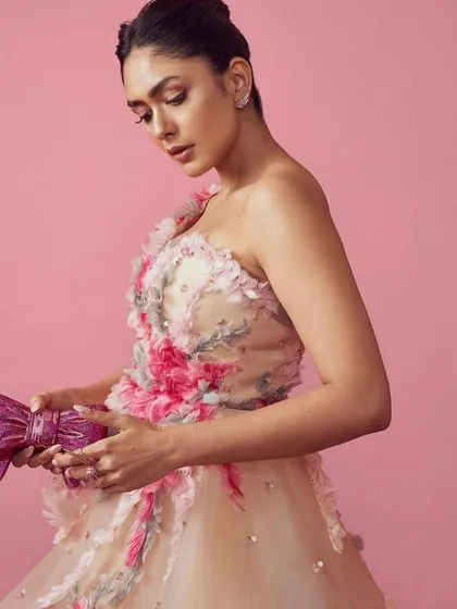 A closer look at the stunning Saiid Kobeisy gown I chose for Mrunal Thakur. The intricate floral details and soft color palette were central to this romantic and feminine red carpet style.