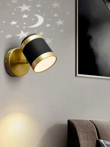 The black and gold finish of this rotatable wall light makes it a chic addition to any modern room. It's perfect for highlighting a piece of art.