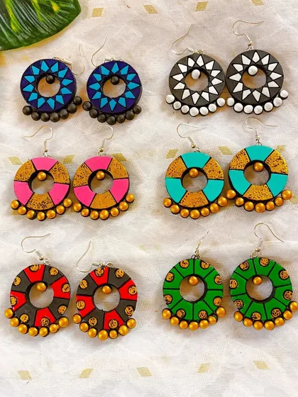 A duplicate image of the geometric 'chandbali' style hoop earrings.