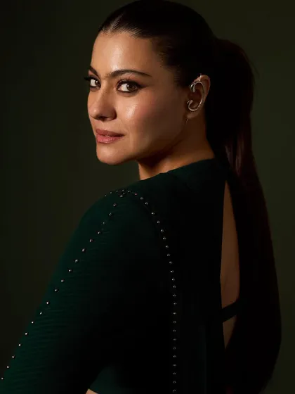 This angle highlights the unique ear cuff and the sleek ponytail, adding a contemporary edge to the red carpet look.