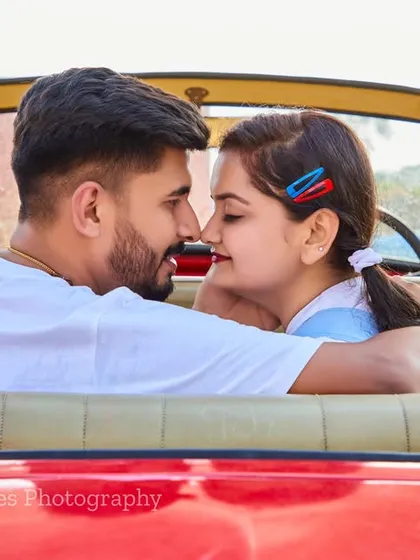 Add a touch of vintage flair to your shoot with our classic red convertible car prop, perfect for fun and retro-themed pre-wedding pictures.