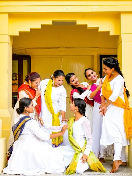 A candid moment of camaraderie between our dancers backstage. The bond our shishyas share is a vital part of the supportive environment we foster at Birju Maharaj Parampara.
