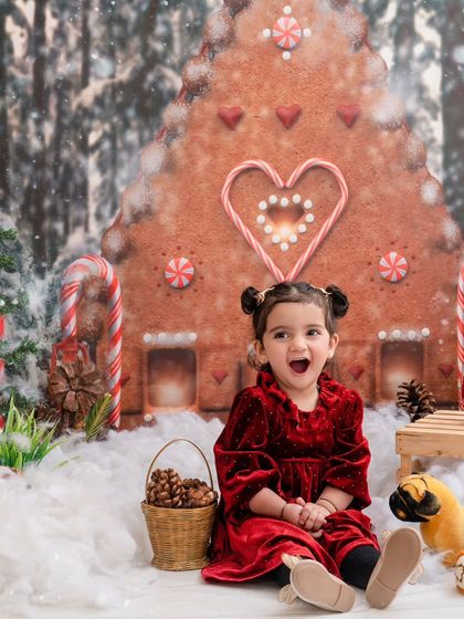 A big, happy "wow" from this little one as she discovers the magic of our Christmas gingerbread house setup.