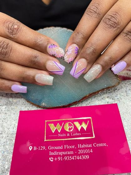 A fun and geometric design in shades of purple and silver glitter. This look combines different patterns and textures for a unique and eye-catching result.