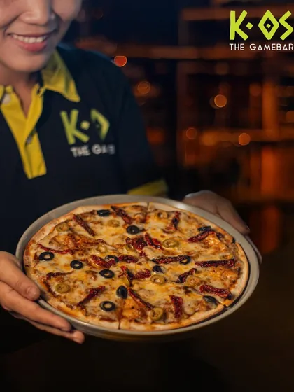 You can't go wrong with a classic. Our pizzas are made to be devoured, with a cheesy pull that’s totally Instagram-worthy and flavors that will have you ordering a second one.