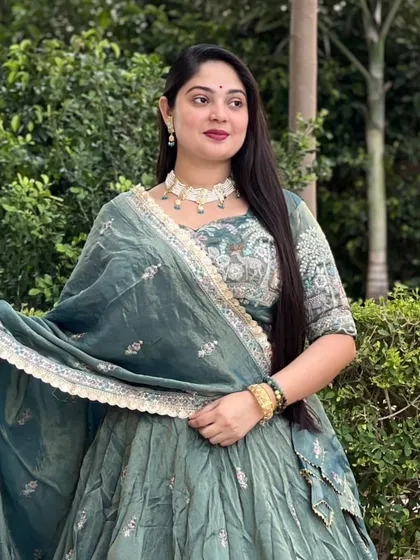 The 'Apsara' necklace set, one of my most loved creations, styled beautifully. This Hyderabadi Jadau choker with its multi-strand pearls offers a look of pure elegance and is incredibly versatile.