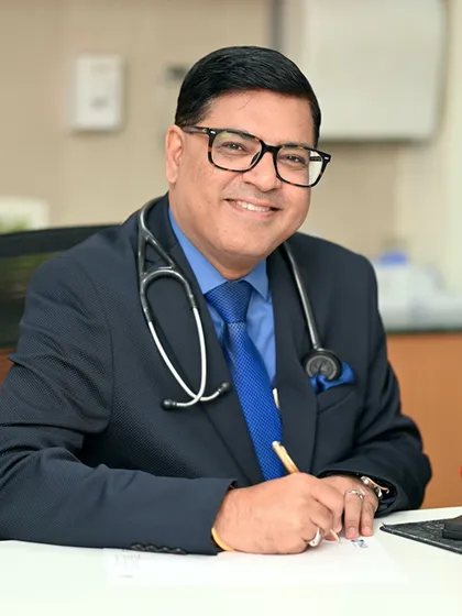 A branding portrait for a medical professional in his own clinic. Capturing doctors in their element helps build trust and credibility with potential patients by showcasing their professionalism in a familiar setting.